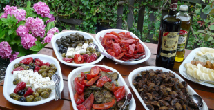 2 idées de buffet pour un déjeuner au jardin