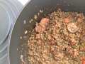 Saucisson et ses lentilles marinées au Beaujolais