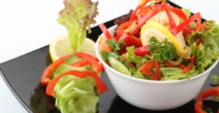 Salades et sorbets : un repas d’été frais et équilibré
