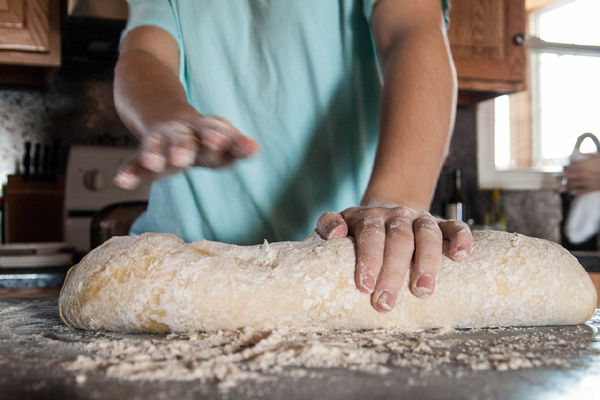 Pétrissage de la pâte à pain